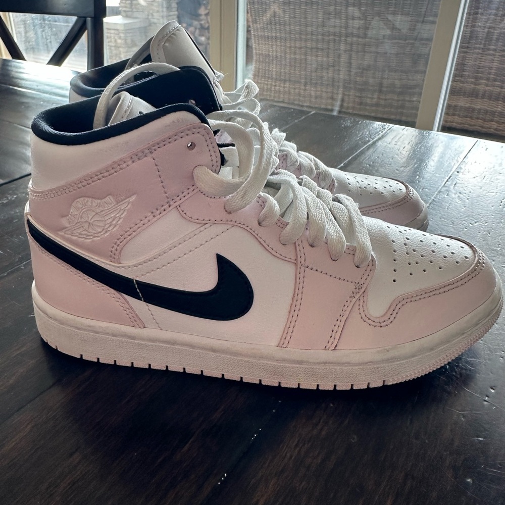 Women’s Air Jordan 1 mid “barely rose” sneaker